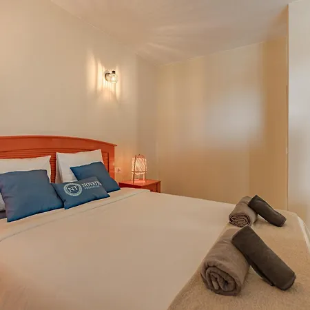 Windsor Park Brand New *